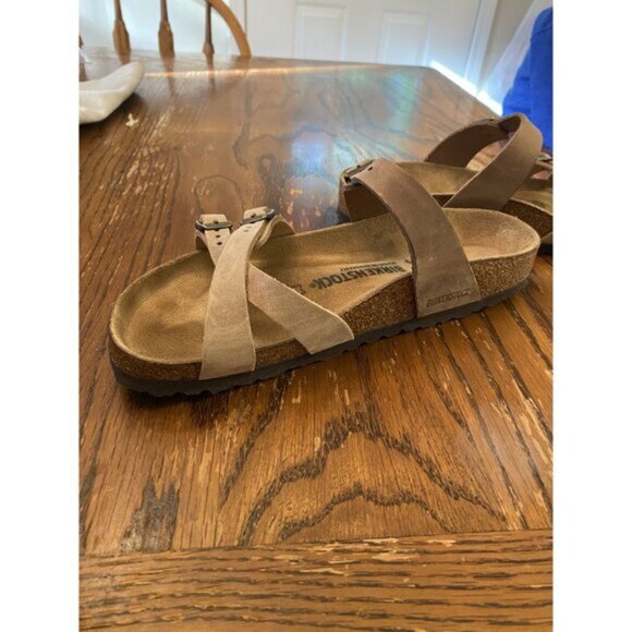 Birkenstock Women's Size 40 Sandals Cross-Strap Buckle Closure Tan Suede - Picture 7 of 8